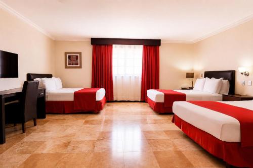 3 double beds