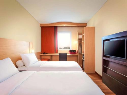 ibis Makassar City Center Room Type - Standard Double Room