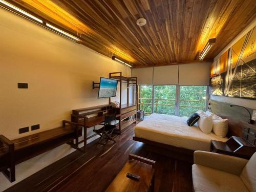 Residencia 38 Steps to Beach & 5th Ave