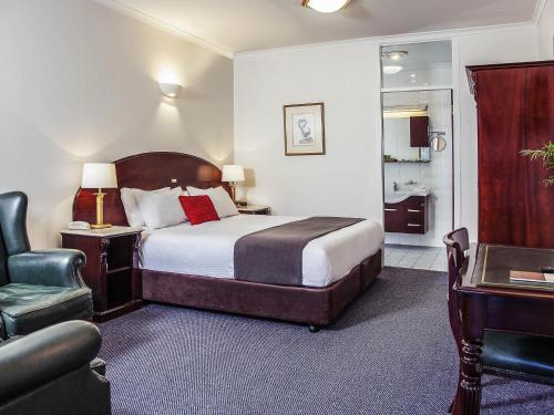 Mercure Ballarat Hotel and Convention Centre Room Type - Lodge Room