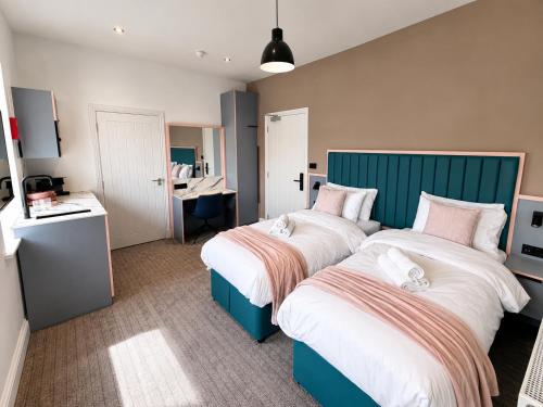 2 twin beds