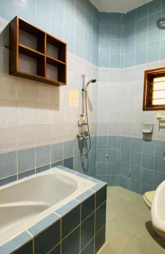 Urban Serenity 3 bedrooms and bathrooms - image 5
