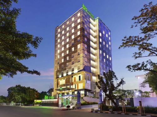 Exterior view, Ibis Styles Makassar Sam Ratulangi in Makassar