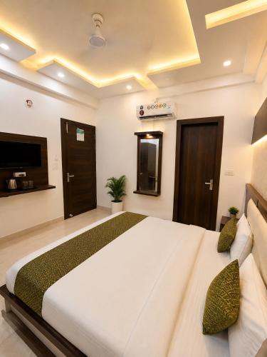 Hotel Grand House - HSOT Restaurant - Near Taj photo 4
