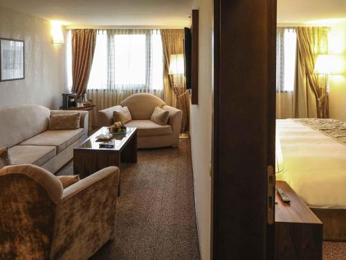 Suite, junior, spa bathtub
