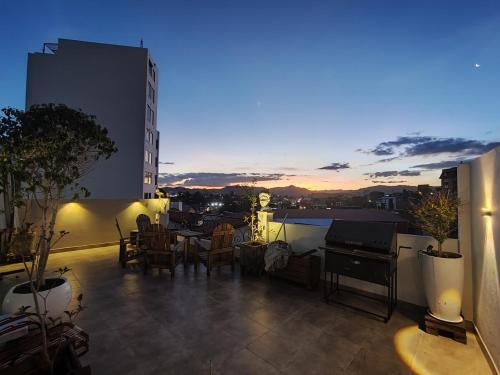 Apartamento privado con terrazas y Tv giratoria l Hasta 4 huéspedes - image 5