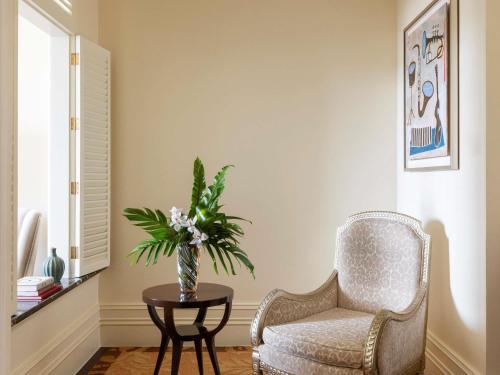 Raffles Makati Room Type - Artists King Suite