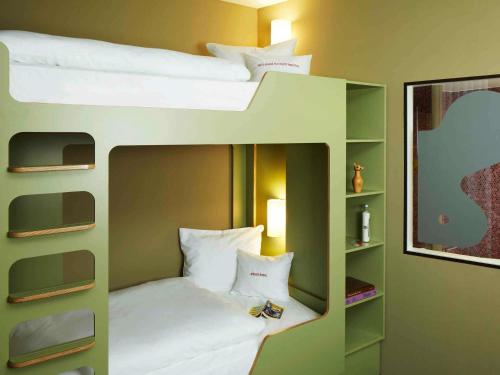 2 twin beds