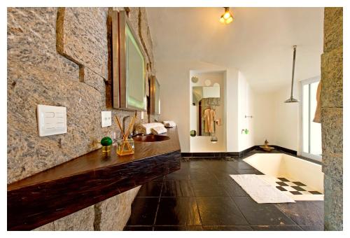 Bathroom, Les Jardins de Rio in Cosme Velho