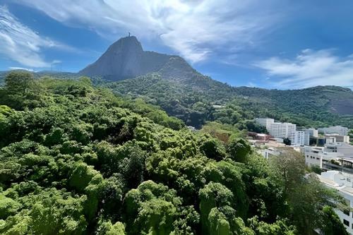 Apartamento de 2 quartos com vista para o Cristo in Humaita