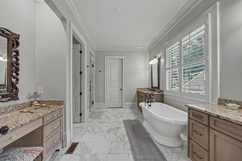 Luxury 6BR estate with private pool gameroom in Brookhaven