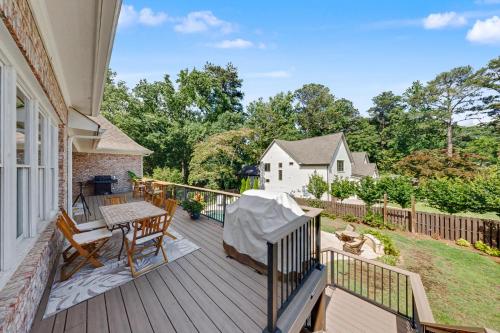 Luxury 6BR estate with private pool gameroom in Brookhaven