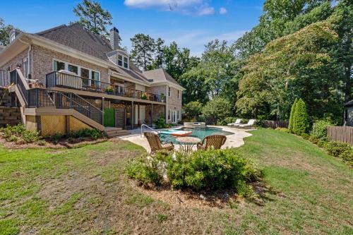 Luxury 6BR estate with private pool gameroom in Brookhaven
