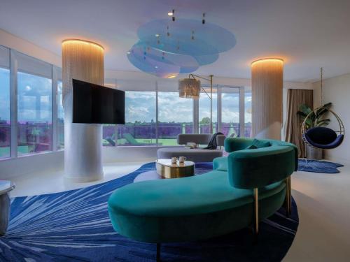 Suite, landscape view, balcony