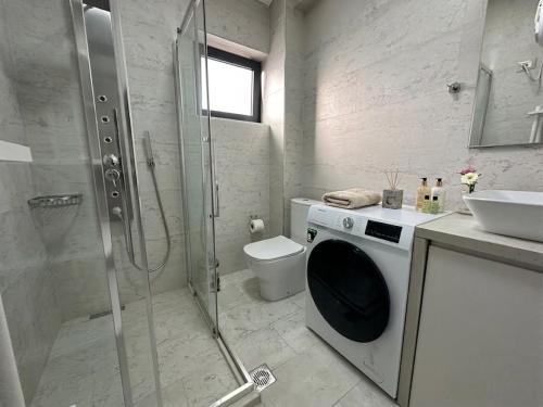Skyline Panoramic Apartment - image 4