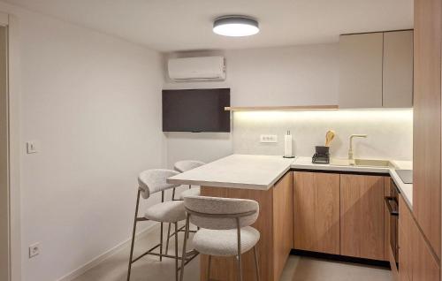 1 Bedroom Beach Front Apartment In Krk - image 4