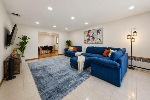 Guestroom, 8BR house with Private Pool, BBQ, Games in Rahway (NJ)