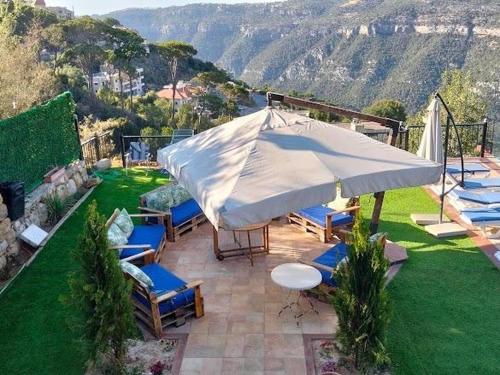 Lavender Guest House - Pool, Garden and Jacuzzi in Bhamdoun
