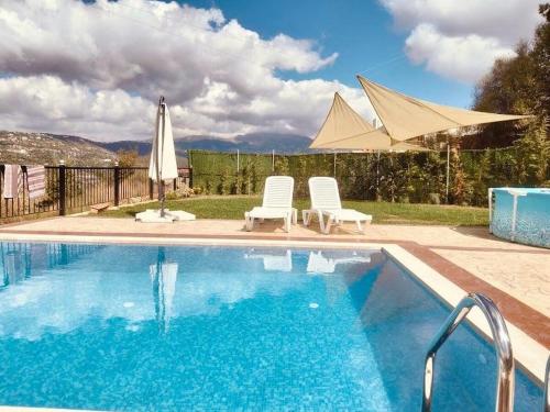 Lavender Guest House - Pool, Garden and Jacuzzi in Bhamdoun