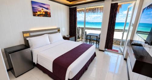 Suite, deluxe, beachfront, ocean front, beach view