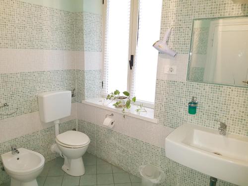 Double Room with Shared Bathroom image 8