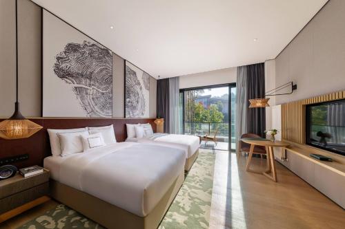 2 twin beds