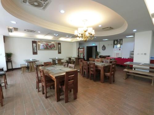 Ресторан, Long Zhi Yue Hotel in Нанган