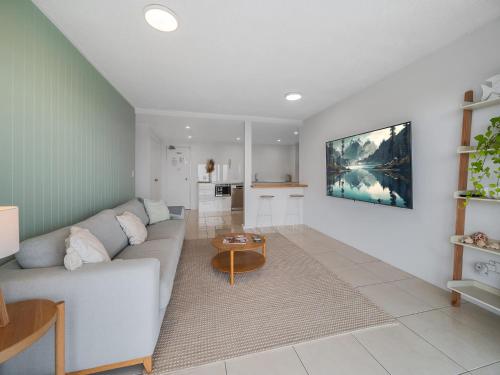 Oceanic Apt Unit 8 - image 5