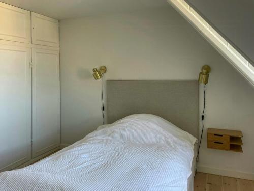 Attic flat from 1773 with views over Nyhavn - image 5