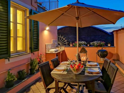 Apartment in Lucca with private furnished terrace
