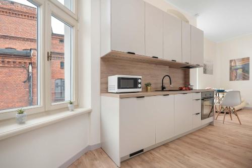 Przytulne Studio w Kamienicy Blisko Rynku by Noclegi Renters - image 5