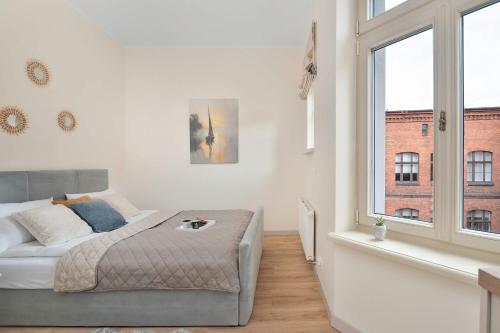 Przytulne Studio w Kamienicy Blisko Rynku by Noclegi Renters - image 3