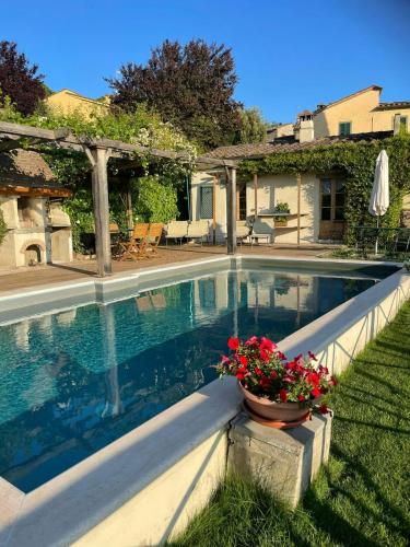 Big Villa with pool in the Cortona countryside