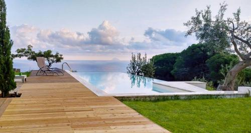 Villa with infinity pool over the Tyrrhenian Sea