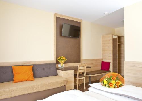 Pension Einsiedl Room Type - Triple Room with Private Bathroom