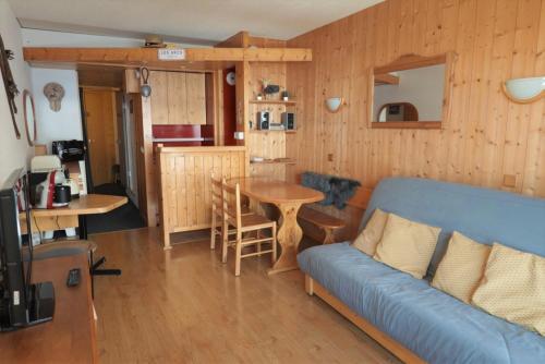 Residence Hotel Aiguille Rouge - Studio pour 4 personnes à Arc 2000 ski aux pieds, au centre de la station, près des commerces, du bowling et de la patinoire MAE-7104