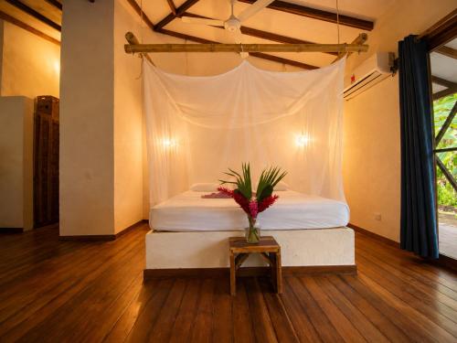 1 king bed, 2 twin beds
