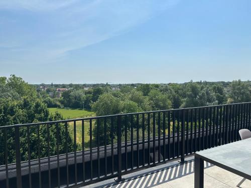 Luxe panoramische penthouse met hottub met 2 slaapkamers in Kontich