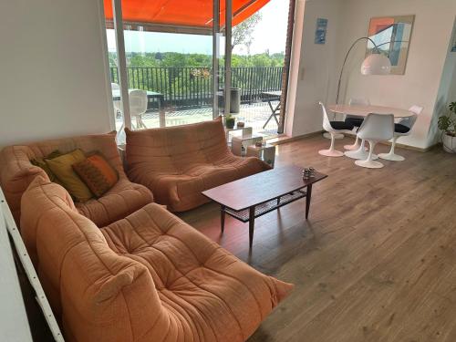 Luxe panoramische penthouse met hottub met 2 slaapkamers in Kontich