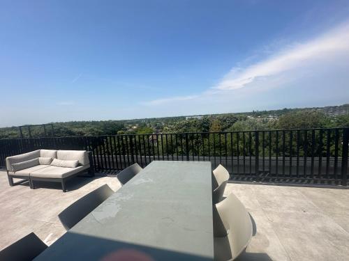Luxe panoramische penthouse met hottub met 2 slaapkamers in Kontich