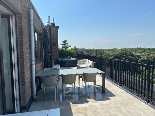 Luxe panoramische penthouse met hottub met 2 slaapkamers in Kontich