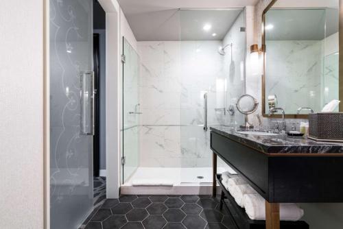 LondonHouse Chicago Curio Collection by Hilton - image 3