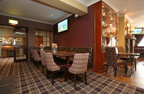 Ресторан, Newburgh Inn in Eллон