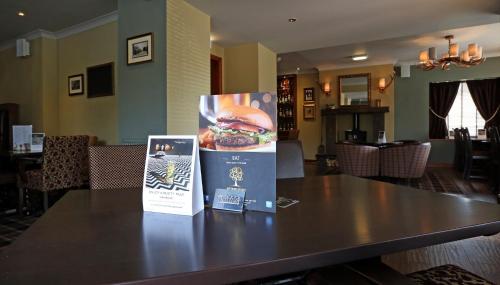 Ресторан, Newburgh Inn in Eллон