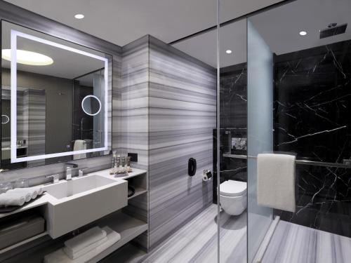 Double or twin room, premier, city view