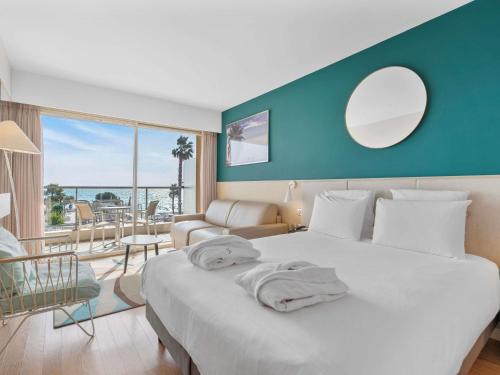 Mercure Villeneuve Loubet Plage Room Type - Superior Room with Terrace and Sea View