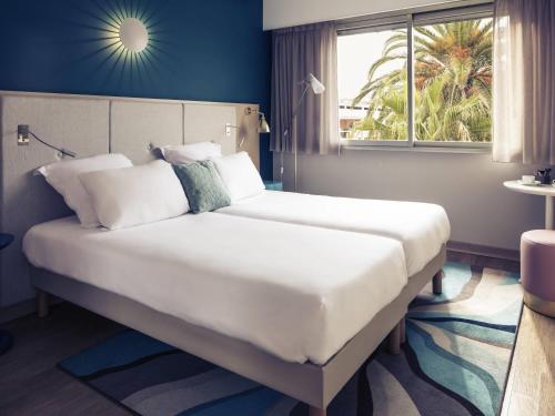 1 double bed, 2 twin beds