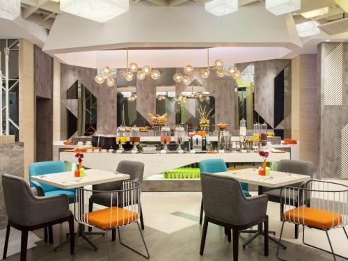 Restaurant, ibis Styles Medan Pattimura in Medan Polonia