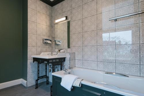 The Spa Hotel - image 2