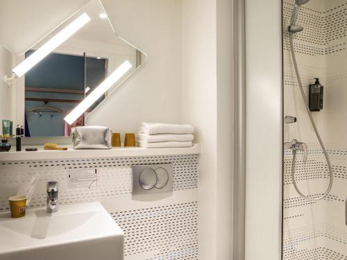 ibis budget Paris Clichy Mairie Room Type - Triple Room with Double and Folding Bed